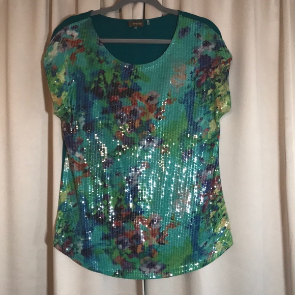 Crosby Tops - Crosby. Size L. Sequin front with design